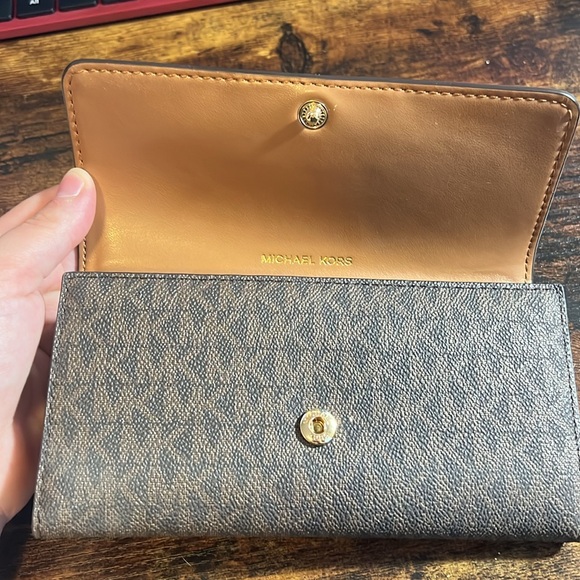 NWOT Authentic Michael Kors Wallet - Picture 5 of 5